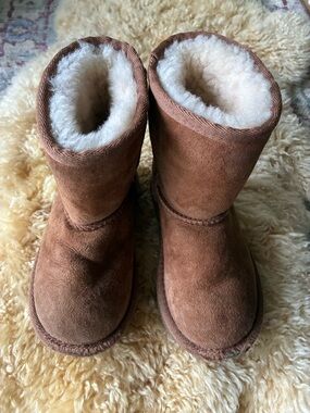 UGG Chestnut Tan Shearling-Lined Slippers